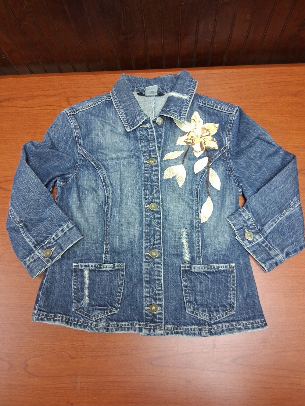 MAC & JAC JEAN JACKET with Floral Appliqué. Size 6.